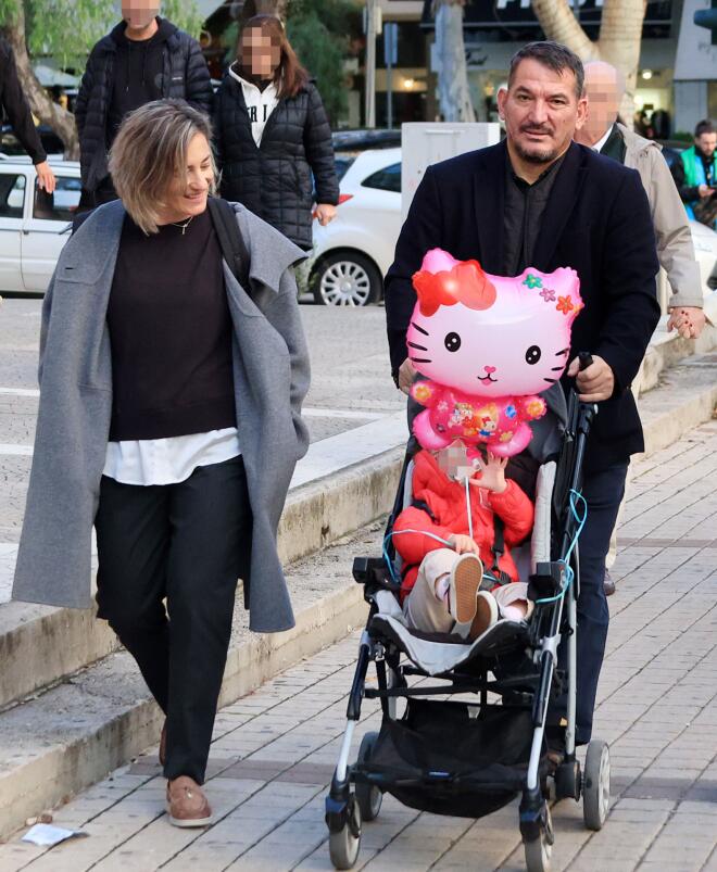 Δήμας - Σκαφιδά: Βόλτα με τη μικρή Ελευθερία και τον 16χρονο Νικόλα Δήμα