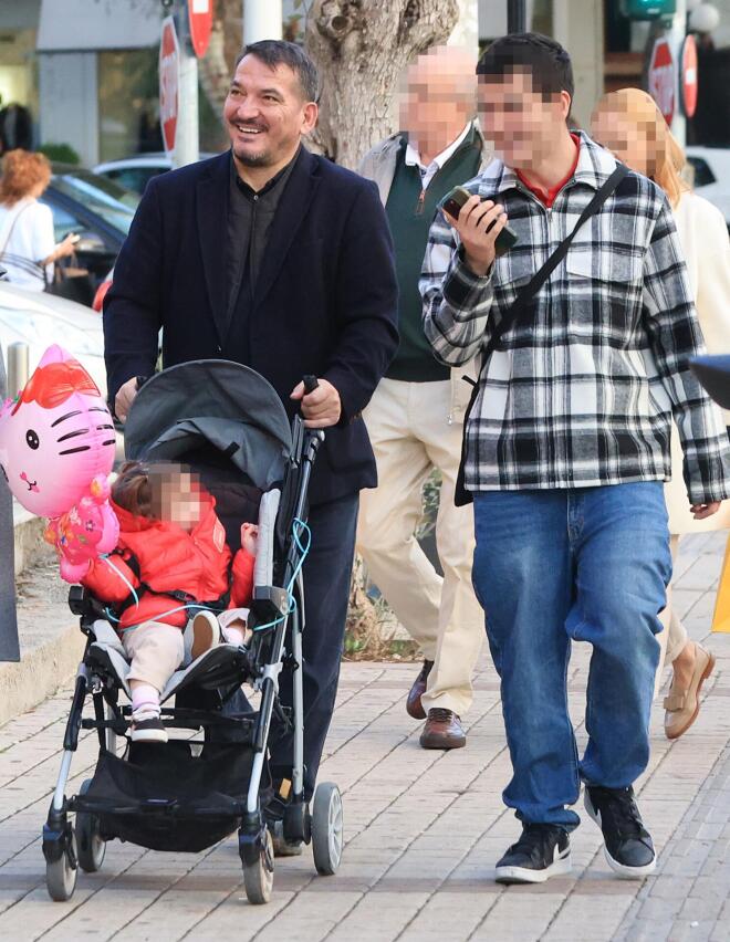 Δήμας - Σκαφιδά: Βόλτα με τη μικρή Ελευθερία και τον 16χρονο Νικόλα Δήμα