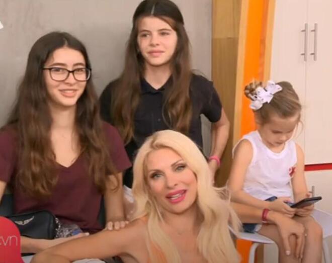 Ελένη Μενεγάκη: Δείχνει για πρώτη φορά την κόρη της, Βαλέρια - Έγινε 18!