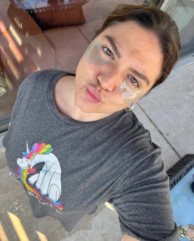 Δανάη Μπάρκα: Φωτογραφίζεται στο σπίτι της με το γνωστό outfit της ντροπής