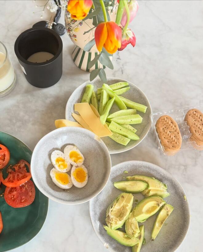 Δανάη Μπάρκα: Φωτογραφίζεται στο σπίτι της με το γνωστό outfit της ντροπής