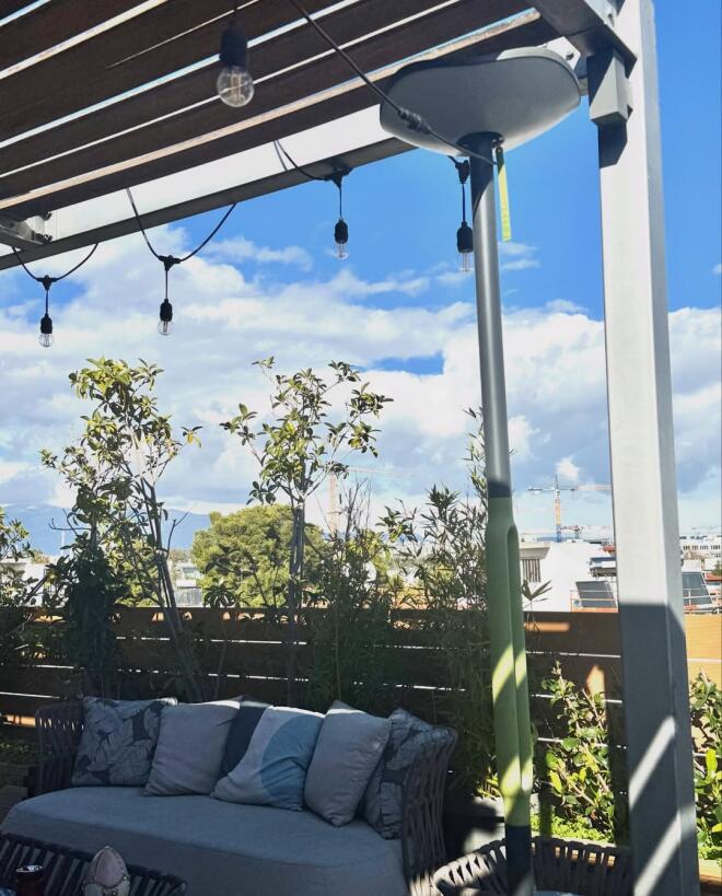 Δανάη Μπάρκα: Φωτογραφίζεται στο σπίτι της με το γνωστό outfit της ντροπής