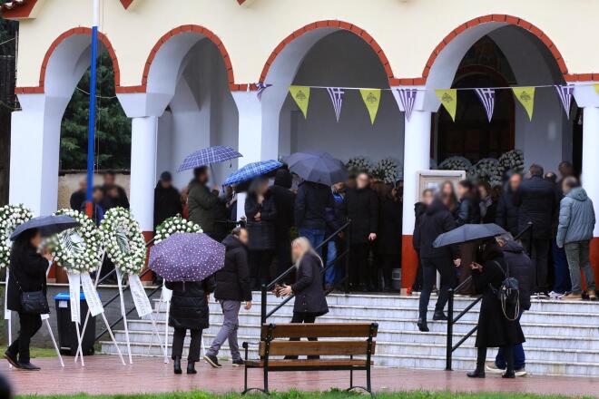 Βιολάντα: Πλήθος κόσμου στην κηδεία της Σταυρούλας