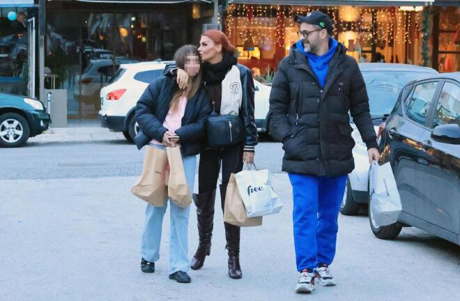 Η Νίνα Λοτσάρη είναι πολύ δεμένη με την κόρη της / NDP Photo Agency - Νίκος Ζότος