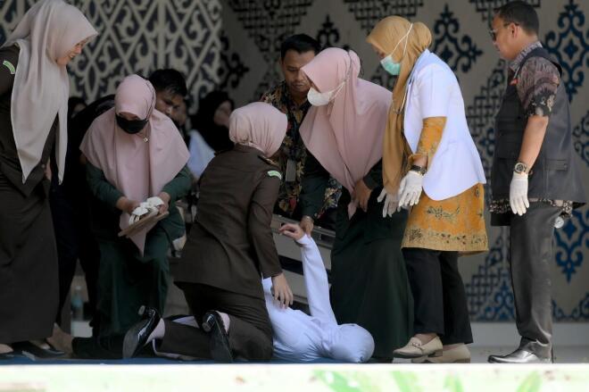 140 βουρδουλιές σε ανύπαντρο ζευγάρι στην Ινδονησία 2