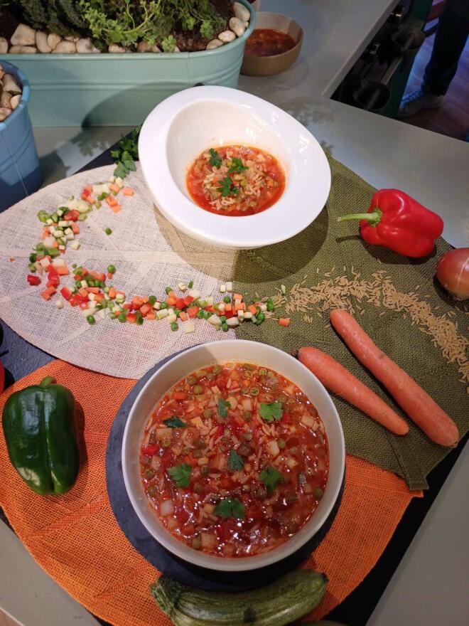 Ο Γιώργος Ρήγας έφτιαξε μία εύκολη σούπα που θα λατρέψεις