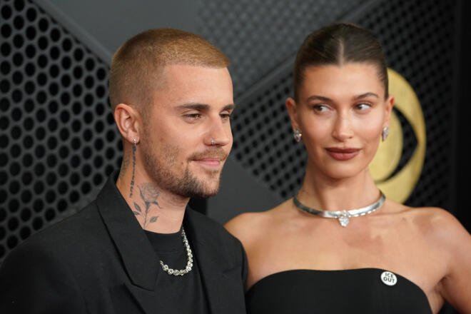 Justin και Hailey Bieber: Με «ICE OUT» καρφίτσες στα Grammys 2026