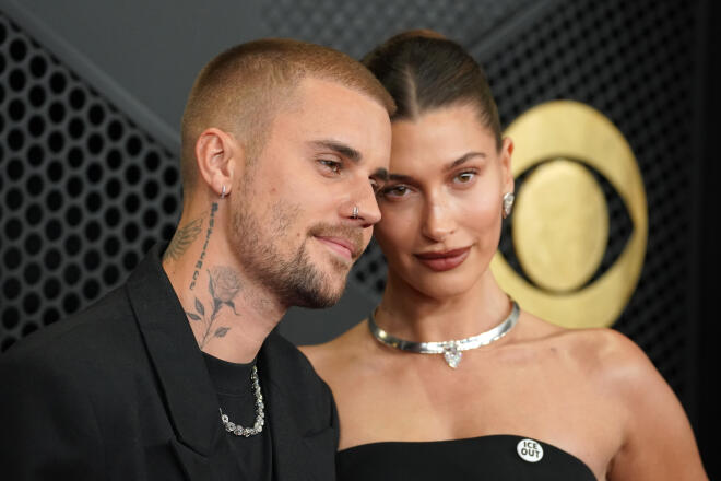 Justin και Hailey Bieber: Με «ICE OUT» καρφίτσες στα Grammys 2026