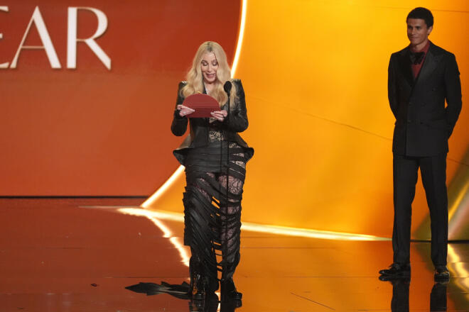 Grammys 2026: Η Cher έδωσε το βραβείο σε... πεθαμένο!