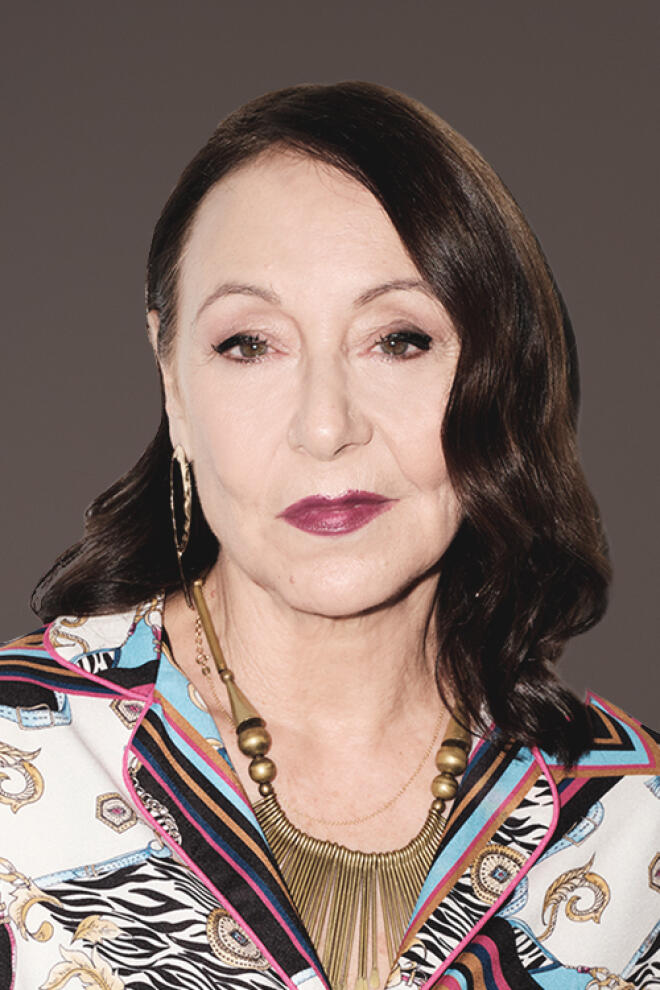 Η Λυδία Φωτοπούλου στον ρόλο της Αννέζας Παπαμιχάλη στη σειρά «Μια νύχτα μόνο»