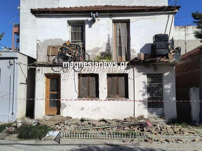 Πτώση μπαλκονιού στον Βόλο με τραυματία