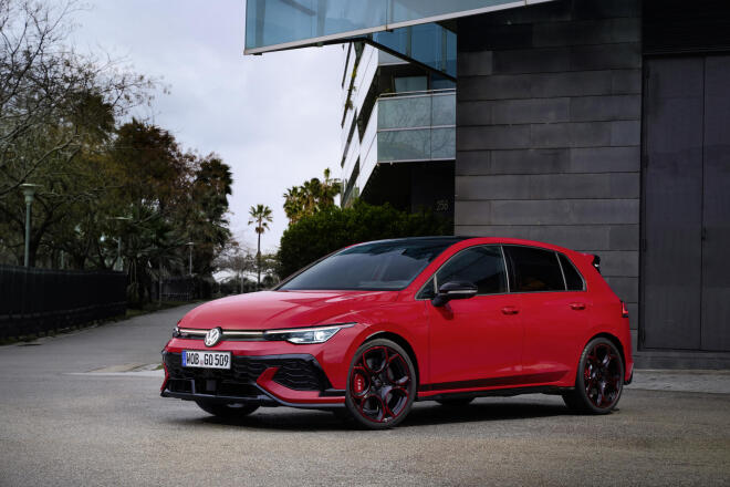 Golf GTI EDITION 50: Η νέα έκδοση βάζει...«φωτιά» στην άσφαλτο 