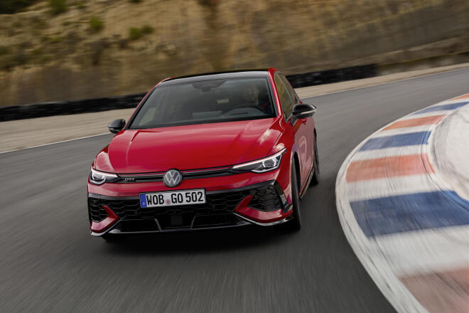 Golf GTI EDITION 50: Η νέα έκδοση βάζει...«φωτιά» στην άσφαλτο 