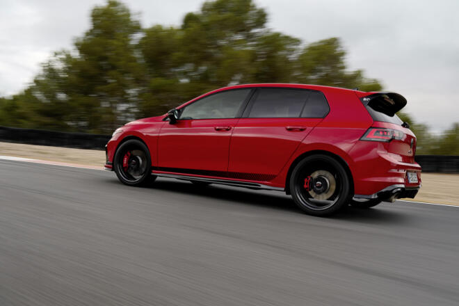 Golf GTI EDITION 50: Η νέα έκδοση βάζει...«φωτιά» στην άσφαλτο 