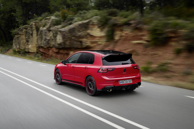 Golf GTI EDITION 50: Η νέα έκδοση βάζει...«φωτιά» στην άσφαλτο