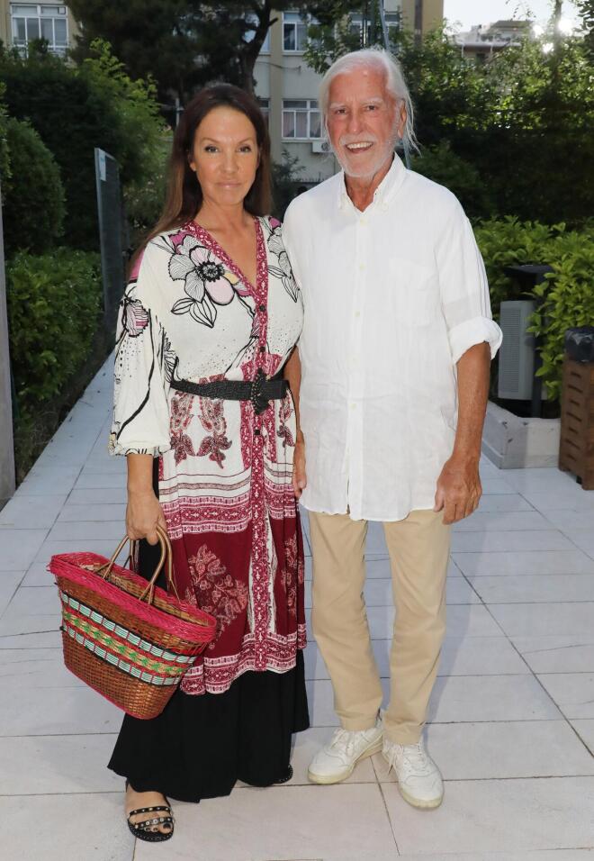 Πέθανε ο Λάκης Ραπτάκης - Υπήρξε πρώην σύντροφος της Βάνας Μπάρμπα