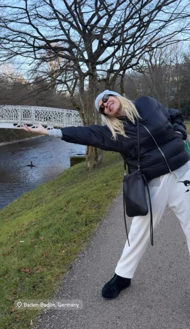 Οι ανέμελες πόζες της Άννας Βίσση στο Baden-Baden