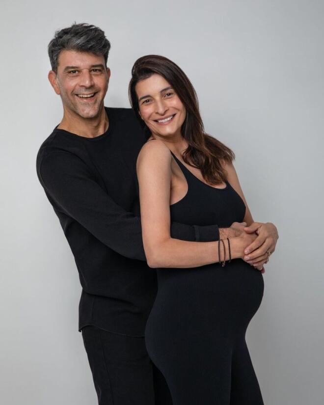 Η Αντιγόνη Κουλουκάκου με τον πρώην σύντροφό της, κατά τη διάρκεια της εγκυμοσύνης της