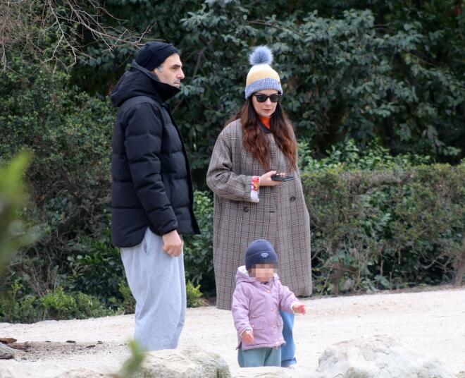 Η Νικολέττα Ράλλη με τον Μιχάλη Ανδρούτσο και την κορούλα τους 