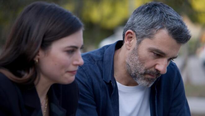 Σκηνή της Μάρθας Λαμπίρη Φεντόρουφ και του Πέτρου Λαγούτη από τη σειρά Παγιδευμένοι