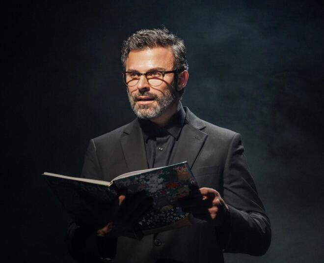 Ο Γιώργος Παπαπαύλου πρωταγωνιστεί στην παράσταση Ο Αρχιτέκτων της Φώφης Τρέζου