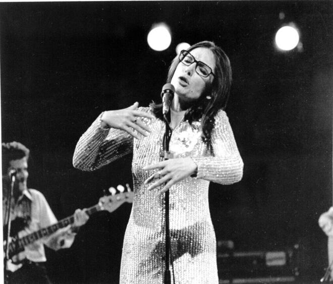 Η Νάνα Μούσχουρη σε συναυλία στη Νέα Υόρκη το 1979