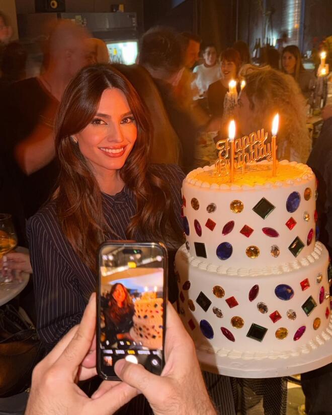 Παπαγεωργίου: Το Πάρτι Γενεθλίων & Το Φιλί Στον Σύντροφό Της