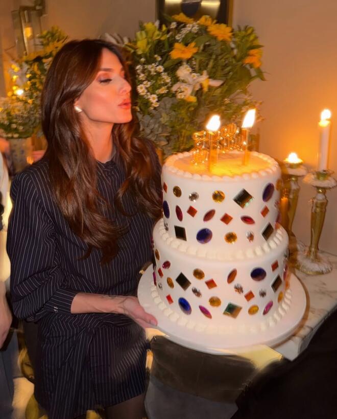 Παπαγεωργίου: Το Πάρτι Γενεθλίων & Το Φιλί Στον Σύντροφό Της