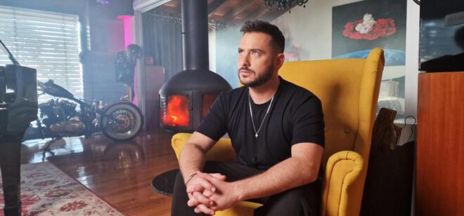 Ο ανερχόμενος τραγουδιστής έχει καταφέρει να κερδίσει την αγάπη του κόσμου, ωστόσο παράλληλα χαίρει και της εκτίμησης όλων των συναδέλφων του.