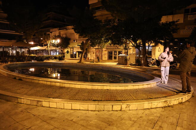 Επί 40 λεπτά οι γιατροί προσπαθούσαν να επαναφέρουν το κοριτσάκι που έπεσε μέσα σε σιντριβάνι στην Καλλιθέα - Eurokinissi