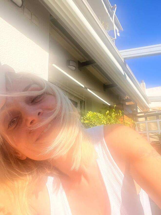 Ελεωνόρα Ζουγανέλη: Ευχήθηκε καλή Κυριακή από το μπαλκόνι της