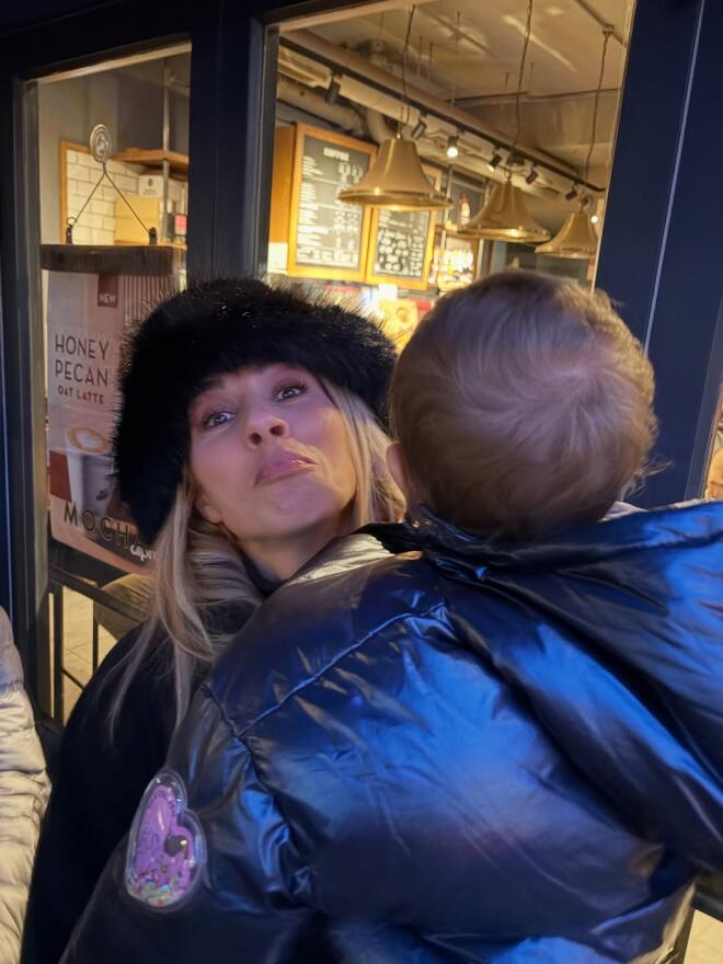 Η Ντορέττα Παπαδημητρίου με τη μικρή Ολίβια στο Λονδίνο/ instagram