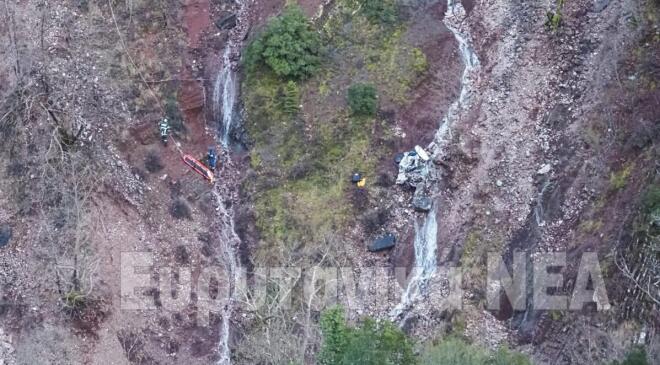 Καρπενήσι: Ακέφαλη και γυμνή σορός άνδρα βρέθηκε σε όχημα που έπεσε σε γκρεμό