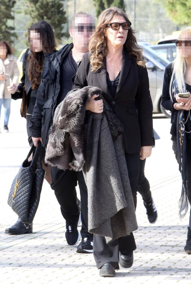 Η Βάνα Μπάρμπα στην κηδεία του πρώην συντρόφου της