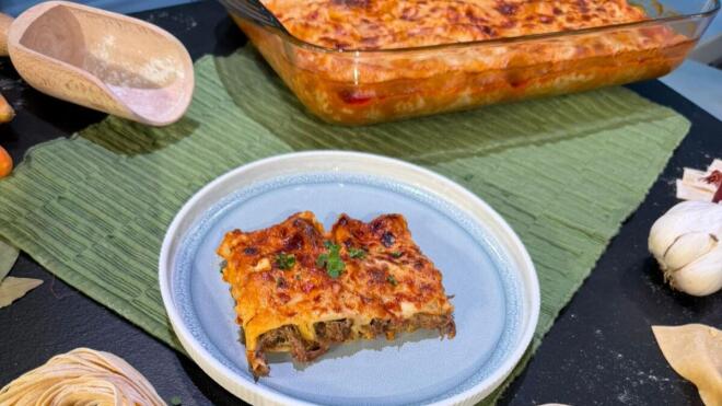 Λαχταριστά χειροποίητα κανελόνια με pulled μοσχάρι, κρέμα τυρί και μυρωδικά