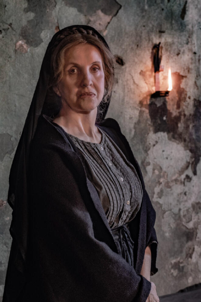 Η Ελένη Ζιώγα στον ρόλο της Βενέτας στη σειρά «Οι Αθώοι», στην οποία έχει γράψει το σενάριο