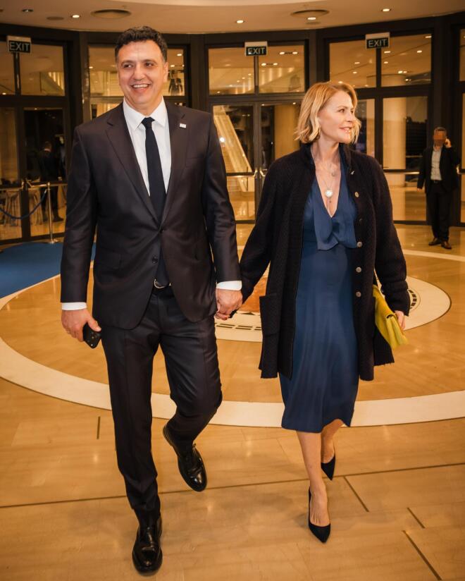 Τζένη Μπαλατσινού: Πιο στιλάτη από ποτέ σε νέα της δημόσια εμφάνιση!