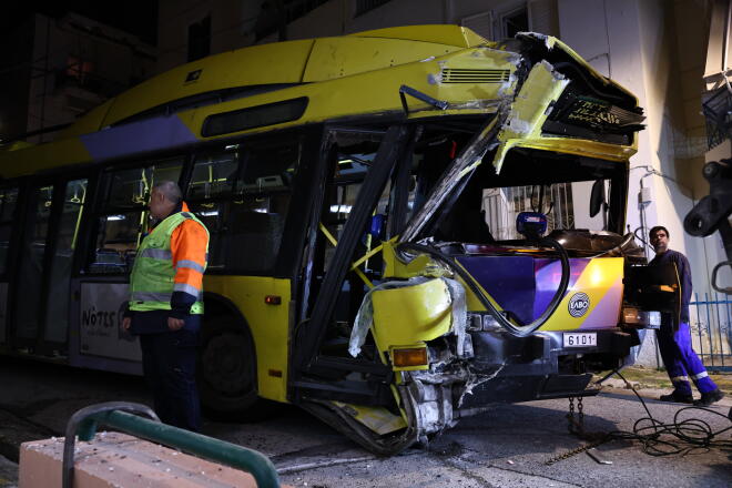 Πετράλωνα: Τρόλεϊ έπεσε σε πολυκατοικία, τραυματίστηκε ο οδηγός
