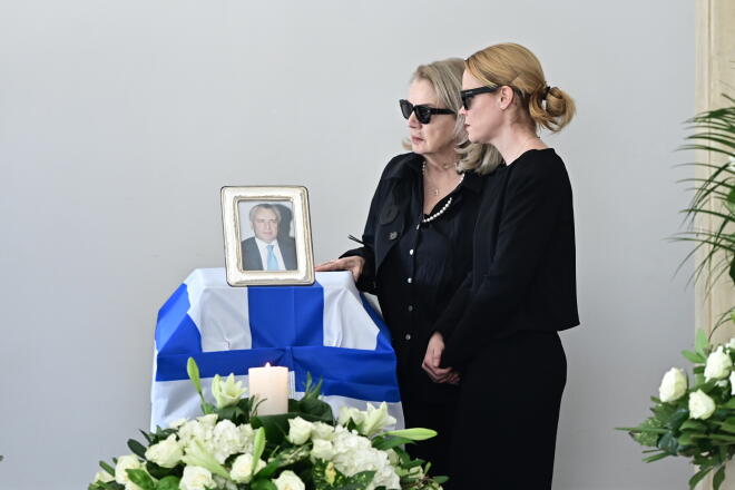 Κηδεία Αναστάση Παπαληγούρα: Συντετριμμένη η κόρη του, Λένα