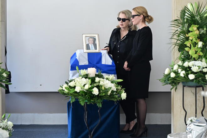 Κηδεία Αναστάση Παπαληγούρα: Συντετριμμένη η κόρη του, Λένα