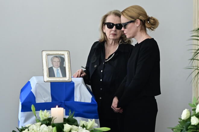 Κηδεία Αναστάση Παπαληγούρα: Συντετριμμένη η κόρη του, Λένα