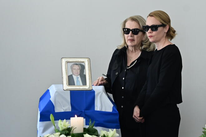 Κηδεία Αναστάση Παπαληγούρα: Συντετριμμένη η κόρη του, Λένα