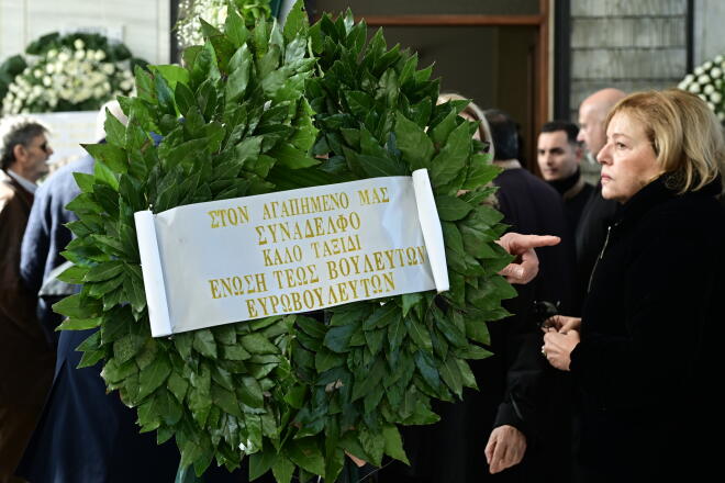 Κηδεία Αναστάση Παπαληγούρα: Συντετριμμένη η κόρη του, Λένα