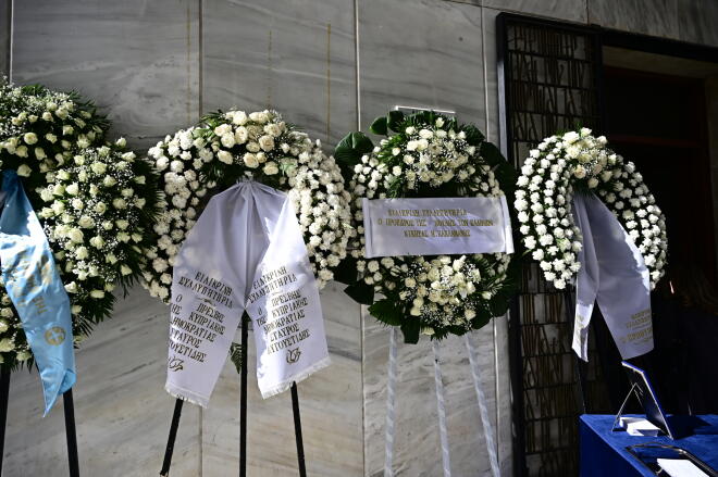 Κηδεία Αναστάση Παπαληγούρα: Συντετριμμένη η κόρη του, Λένα