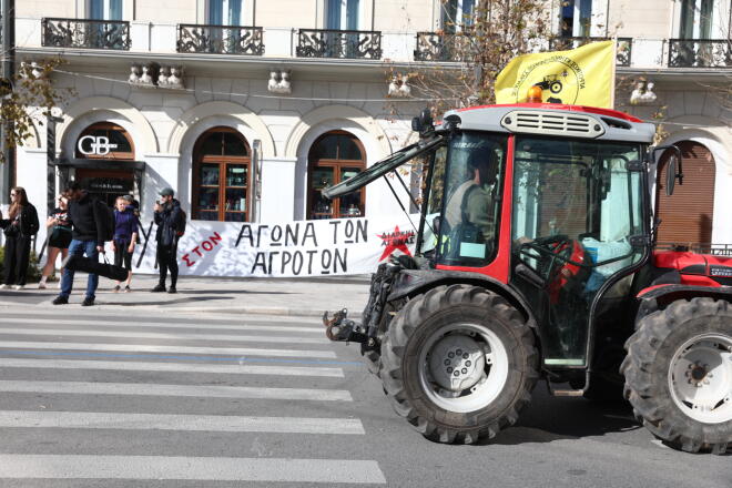 Αγρότες: Αποχώρησαν τα τρακτέρ από το Σύνταγμα