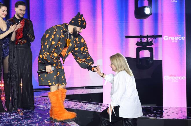 Η μητέρα του Akyla ανεβαίνει στη σκηνή/  NDP ΑΝΔΡΕΑΣ ΝΙΚΟΛΑΡΕΑΣ