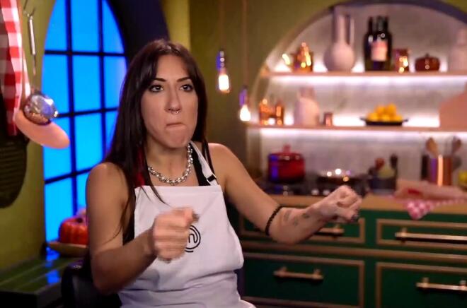 MasterChef 2026: Το... διπλό ατύχημα της Μενεξιάς με την κατσαρόλα!