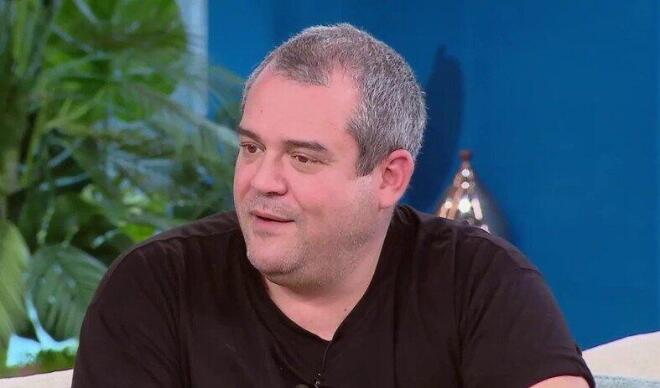 «Τους έχασα μέσα σε έξι μήνες»: Ο Πυγμαλίων Δαδακαρίδης για τους γονείς του