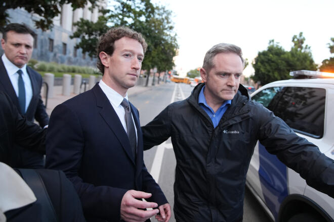 O Μαρκ Ζάκερμπεργκ κατά την έξοδό του από το δικαστήριο του Λος Άντζελες/ AP Photo/Damian Dovarganes