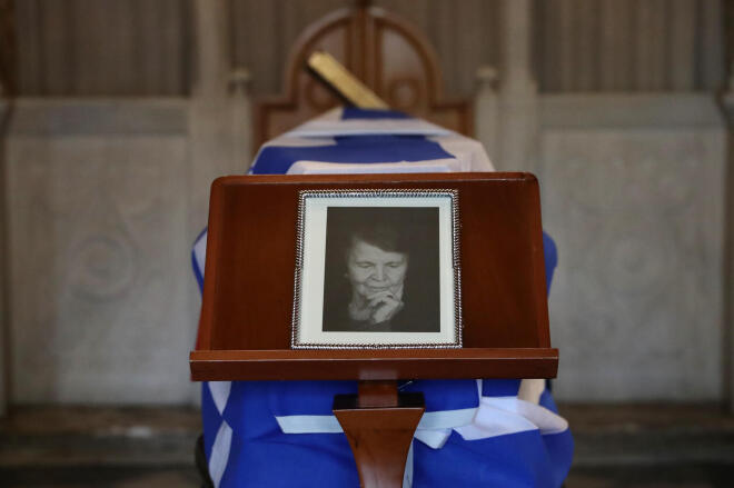 Φωτογραφία της Αρβελέρ στο φέρετρο 